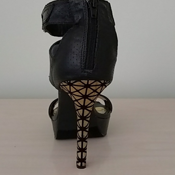 Shoes - Picture 3 of 6